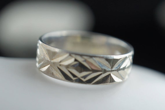 Vintage 925 LT Sterling Silver Ring Size 8 Hammered Design Wide