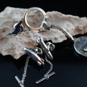 Goodyear goodyears Vintage Art Deco Good Year  set  silver tone pin keychain rocket boot set of 4 v122
