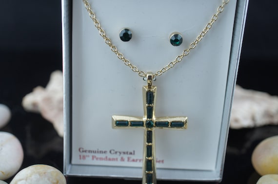 Genuine crystal 18 pendant and earring set deals