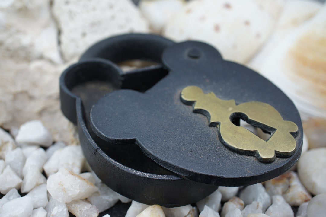 Vintage Wilton Cast Iron Trinket Box Lock Padlock Shape No Key Black