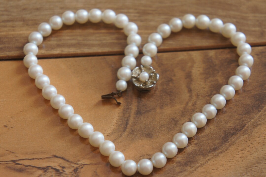 Vintage Faux Pearl White Beaded Beads Flower Necklace Japan