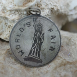 Sterling silver 925 Pendant World&#39;s Fair Vintage Art Deco Pendant Jewelry Modernist Diamond Cut Design *512