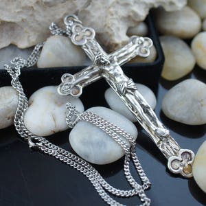 STERLING SILVER 925 Art Deco Jewelry Vintage Pendant Chain 925 Charm, Cross holy religion hammered Catholic crucifixion  st111