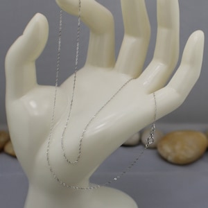 Solidne złoto 14k białe solidne złoto Włochy pierścień w łańcuszku naszyjnik 0,6 grama 17” długości 0,8 mm szerokości choker prezent art deco A1