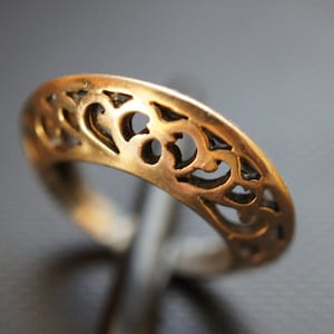 Vintage Sterling Silver 925 Ring Band Floral Flower Filigree Design  Stands Out Fashion Z-273