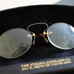 Antique 14K gold  rim whire frame eyeglasses by The Strong Kennard Co in Original Case Eyewear Z-049