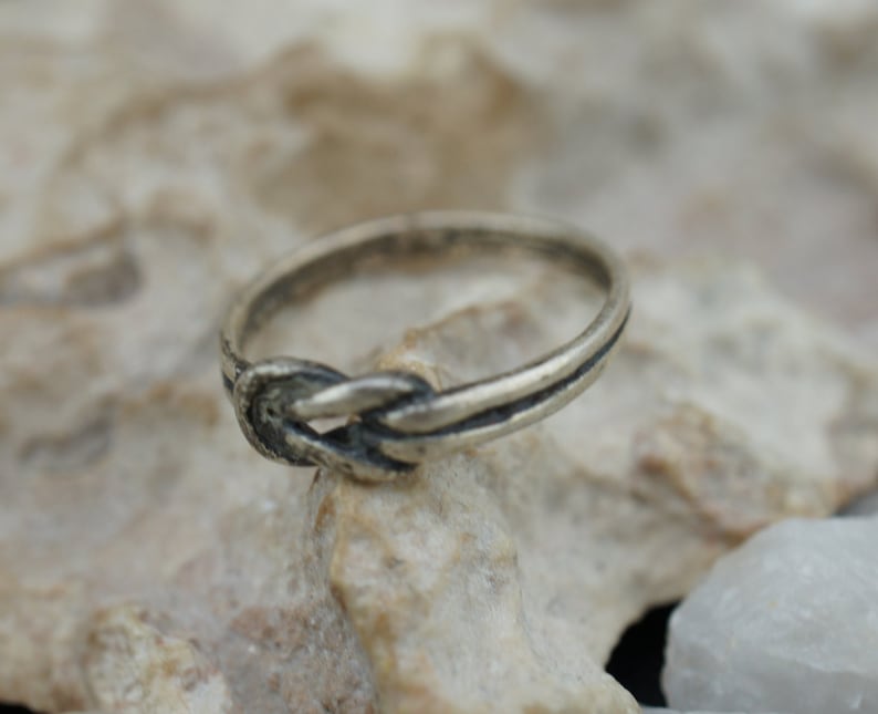 STERLING SILVER 925 Vintage Ring Size 6 carved ornament knot loop Cocktail Statement band Art Deco Jewelry st523
