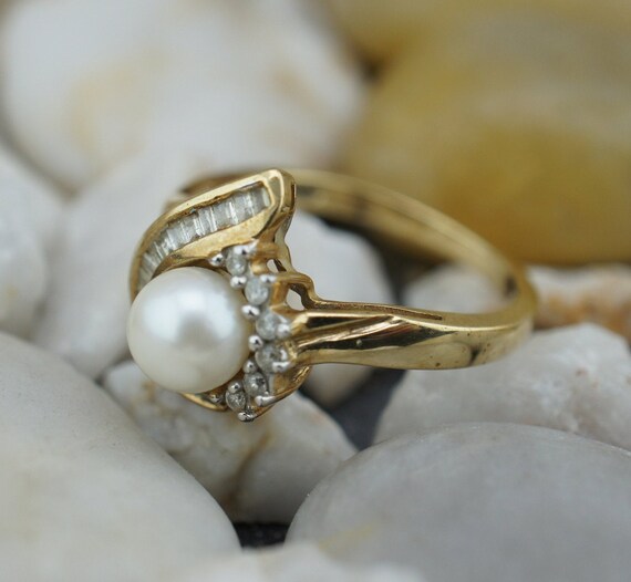 Vintage Solid 10k Yellow Solid Gold Ring Diamond … - image 2