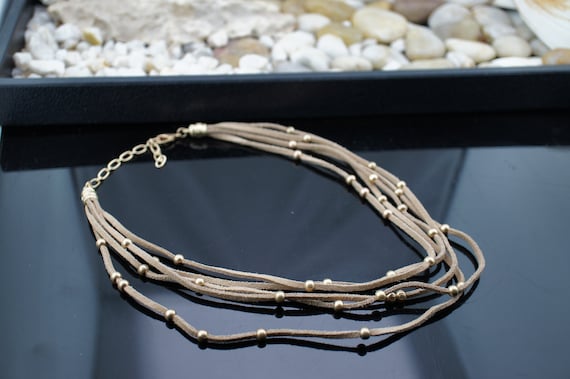 Collier Vintage 5 Rangs Chaînes Et Perles Dorées - Bijou Fantaisie Femme - État Impeccable
