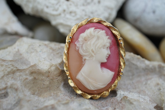 Vintage Jewelry Victorian Golden Gold Tone Cameo Lady Pin Brooch Beautifully Detailed *265
