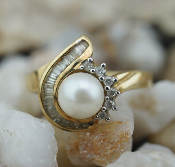 Vintage Solid 10k Yellow Solid Gold Ring Diamond … - image 3