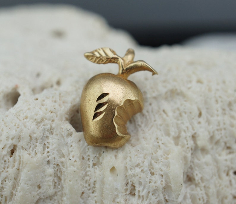 Vintage Solid Gold Pendant 14k Apple Diamond Cut Design Floral Gift Art Deco Jewelry for Chain DD