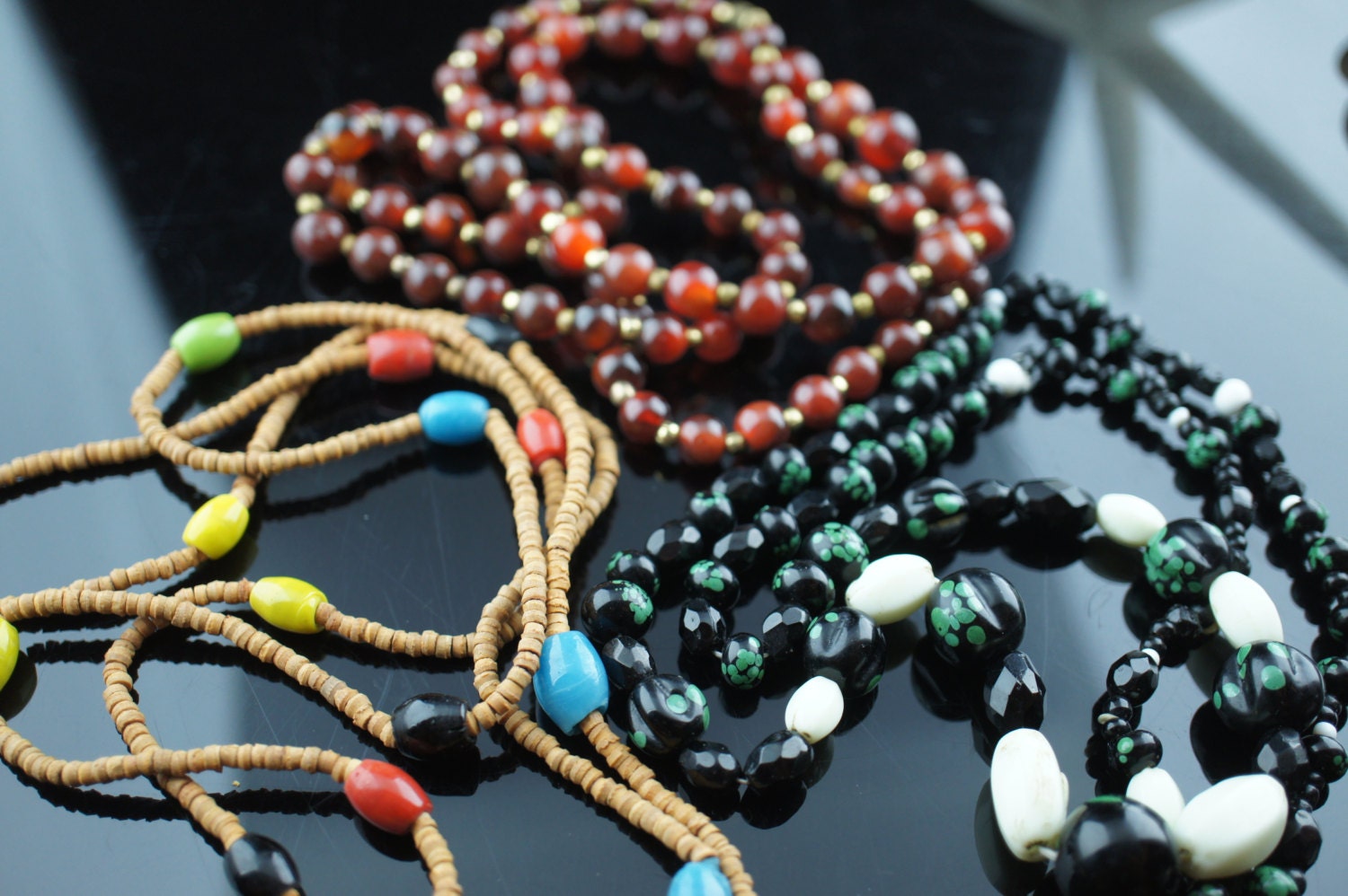 Collier Ancien Art Déco à 3 Rangs En Chute - Perles Facettées En Jais (verre) - Monture Laiton - Occasion Très Bon état