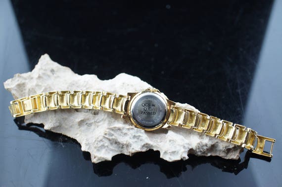 Vintage Wrist Quartz Japan Movt Diamond With Bracelet Gold  display picture 1