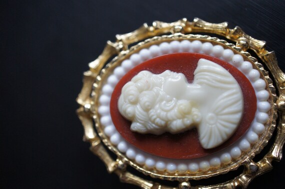 Vintage Jewelry  Victorian Golden Gold Tone Cameo Lady Pin Brooch Beautifully Detailed M-067 View 2