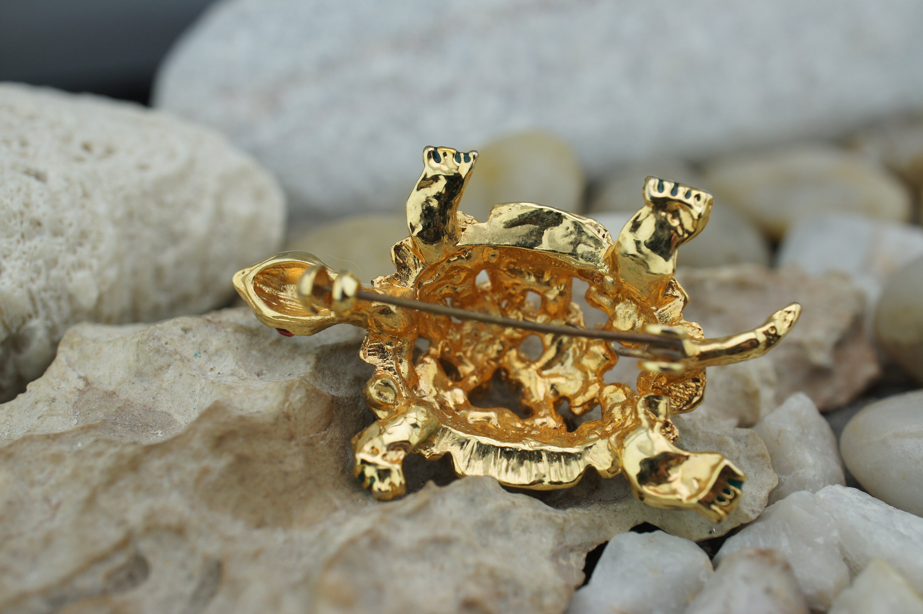 Broche Vintage Art Déco - Tortue En Relief Couleur Or - Bijou Ancien Occasion