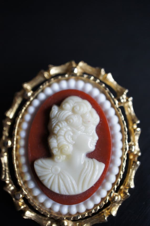 Vintage Jewelry  Victorian Golden Gold Tone Cameo Lady Pin Brooch Beautifully Detailed M-067 View 5