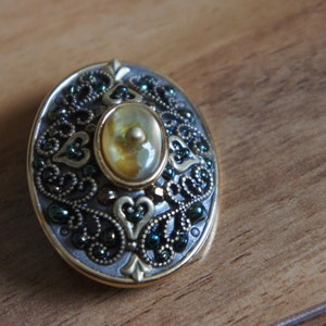 Vintage  Jewelry Brooch Pin  Pendant  2 in 1 Michal Golan Brooch Pendant Signed Vintage Gold Filifree Green Yellow  C-003