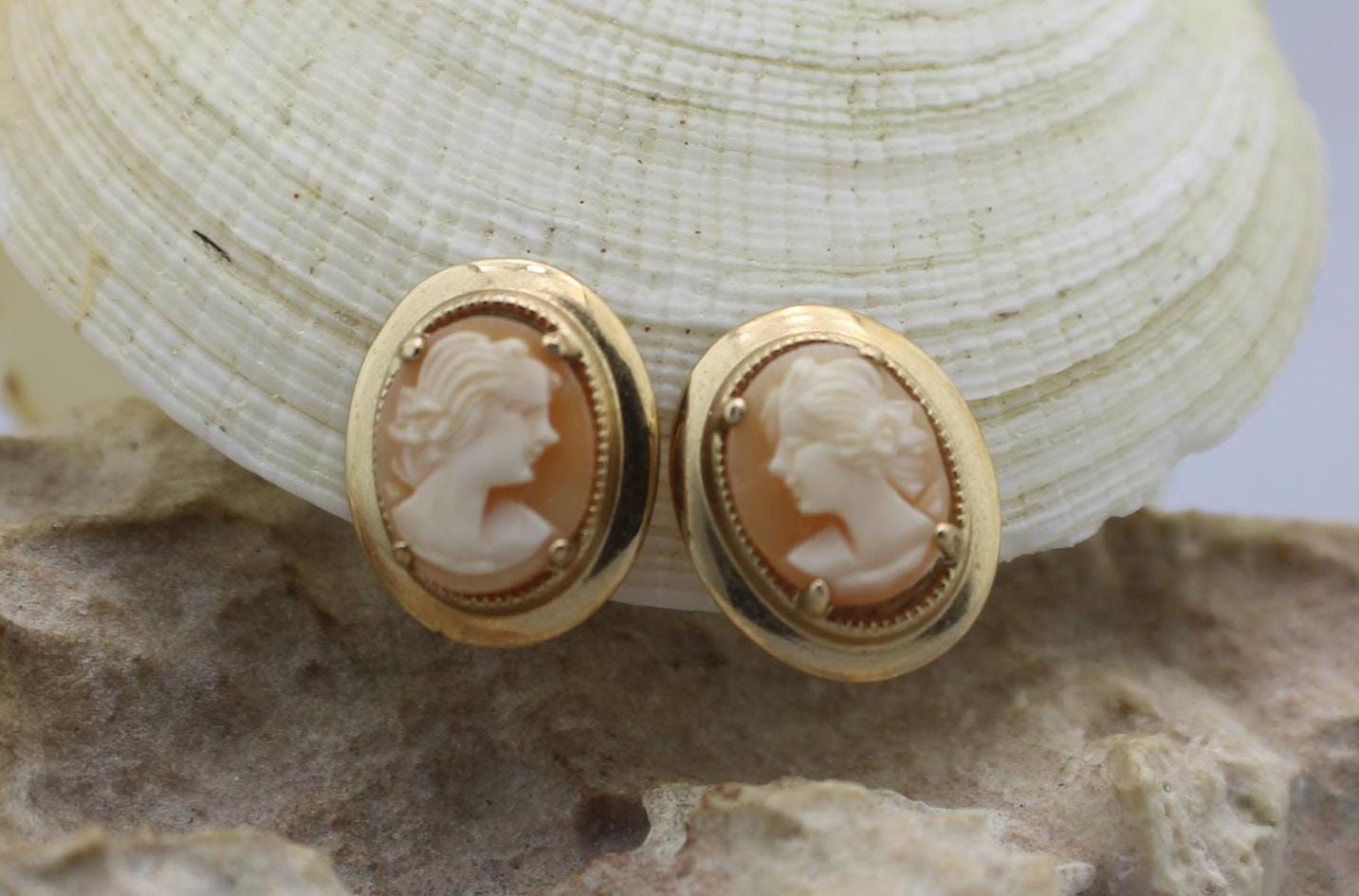 Boucles D'oreilles Vintage à Vis - Demi-perle Nacrée - Argenté - Occasion - Bijou Ancien