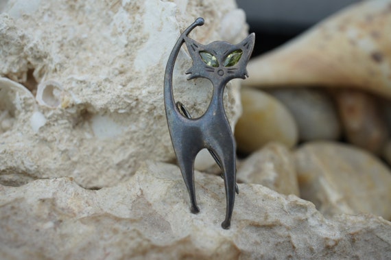 Sterling Silver 925 Vintage Cat kitty animal pet with Green Eyes patina Art Deco Jewelry Pin Brooch *171