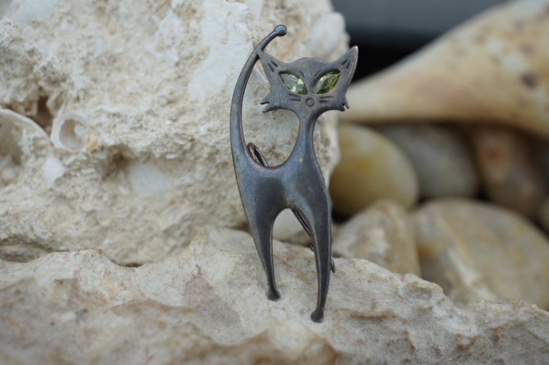 Sterling Silver 925 Vintage Cat kitty animal pet with Green Eyes patina Art Deco Jewelry Pin Brooch *171