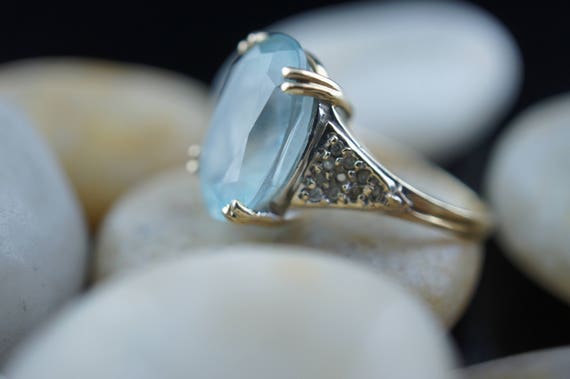 Vintage Solid 14k Yellow  Solid  Gold Ring light … - image 4