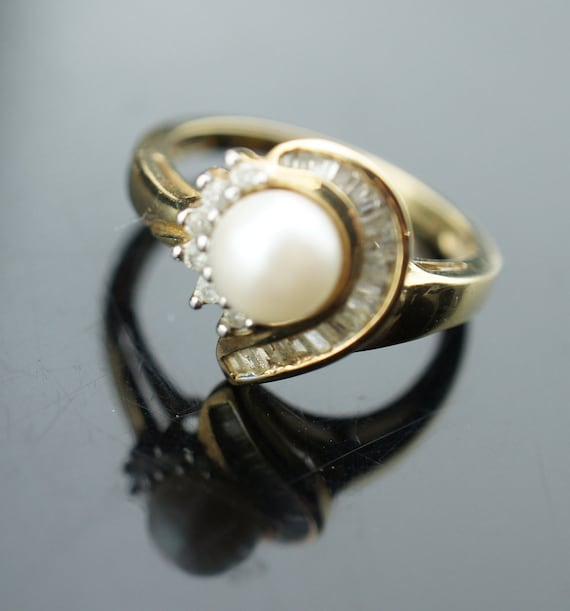 Vintage Solid 10k Yellow Solid Gold Ring Diamond … - image 1