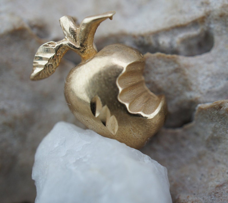 Vintage Solid Gold Pendant 14k Apple Diamond Cut Design Floral Gift Art Deco Jewelry for Chain DD