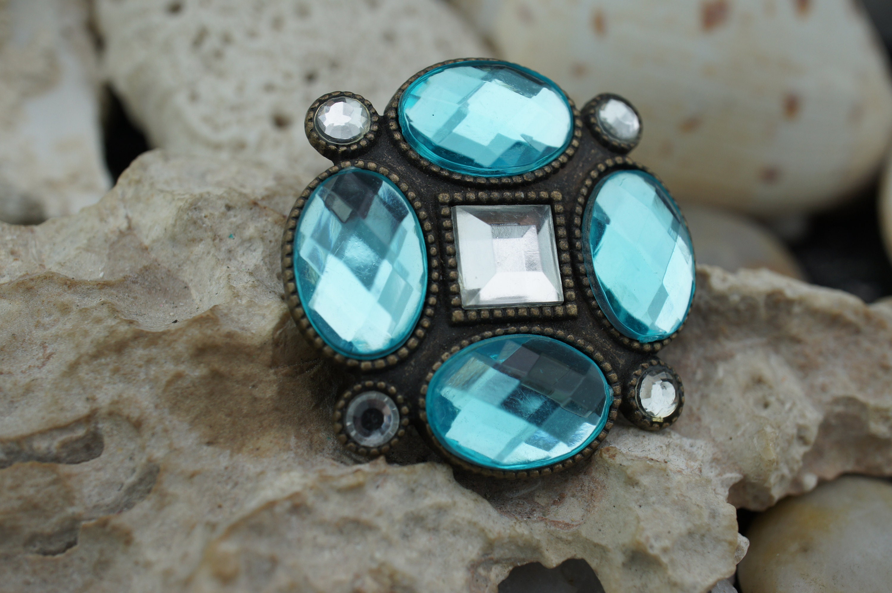 Circa スクエア ファセット ブルー クリア ストーン ガラス ブローチ