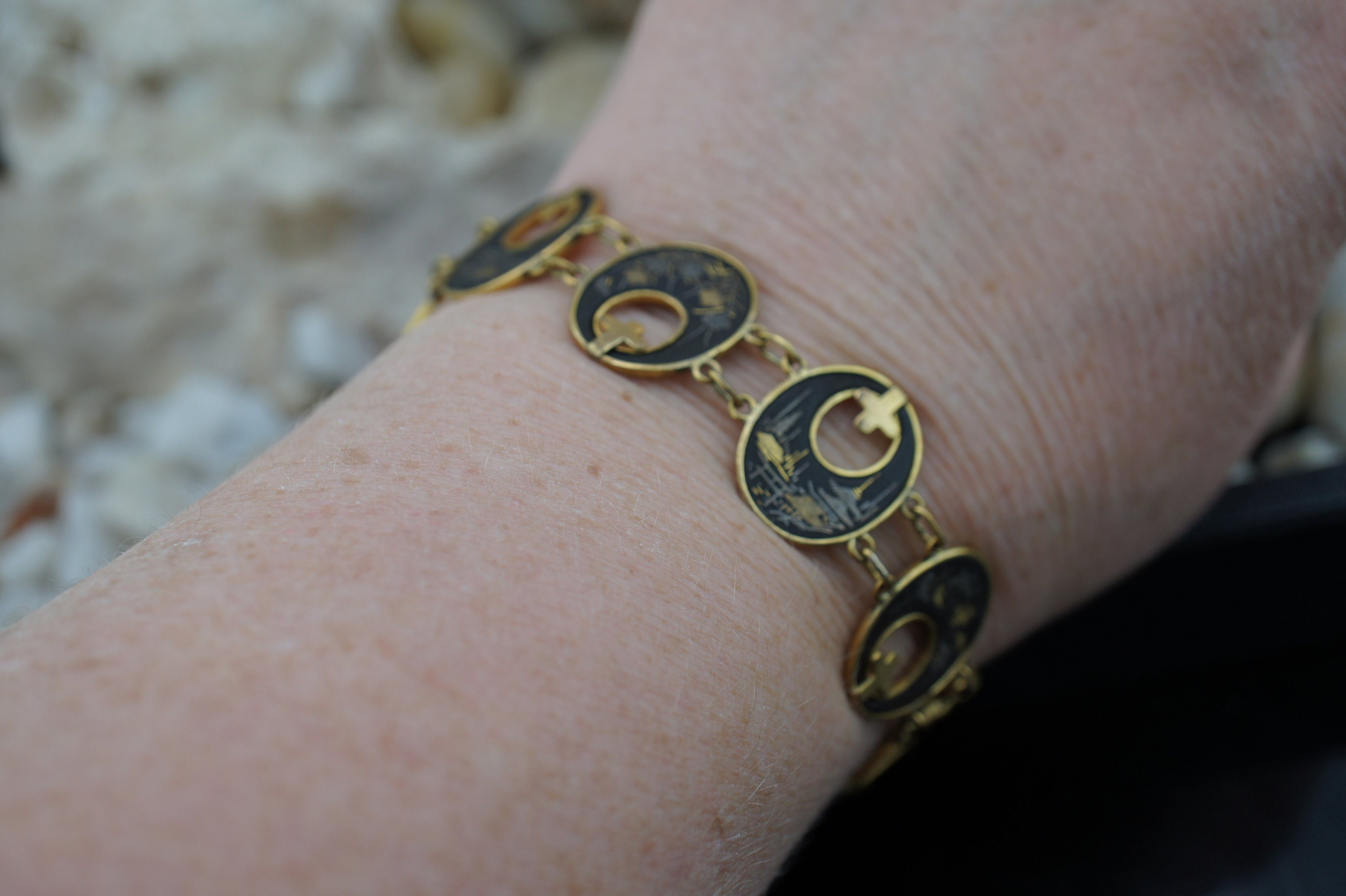 値引【VINTAGE)   Modern Bracelet Pearl Skull Vintage Gothic Bracelet-Belle Juri