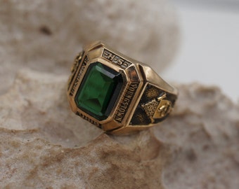 Vintage Man's JOSTEN Ring 10K Yellow Gold Green Stone Youngstown