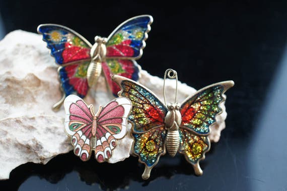 Gold Tone Butterfly butterflys Brooch Pin Bitt Cr… - image 1