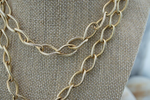 Vintage Art Deco Necklace Chain Gold Tone Big Rin… - image 4