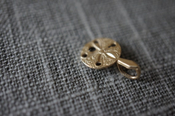 Vintage Solid 14k Yellow Gold Natural Round Flowe… - image 2