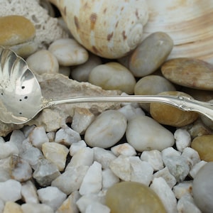 925 International Joan of Arc Solid Sterling Silver International 5 1/2&quot; Shell Bowl Gravy Cream Ladle NO MONO HST