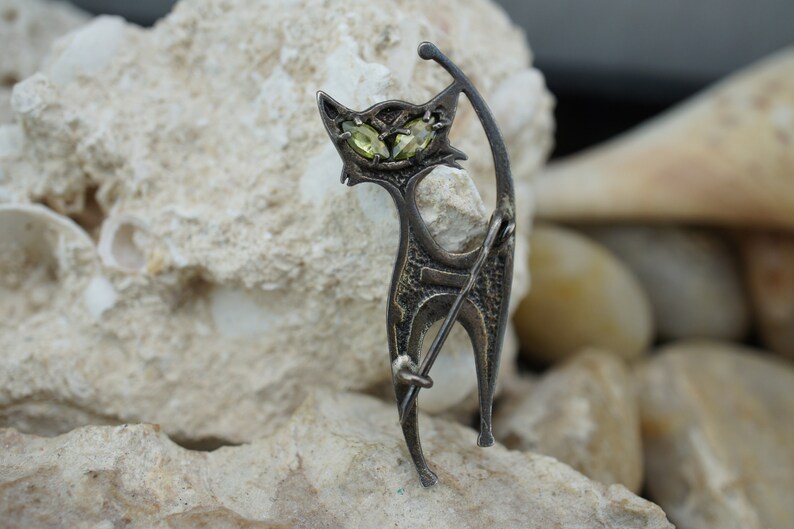 Sterling Silver 925 Vintage Cat kitty animal pet with Green Eyes patina Art Deco Jewelry Pin Brooch *171