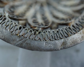 Broche En Argent Filigrané. Travail étranger. Poids : 8,9 G On Y Joint Une Broche