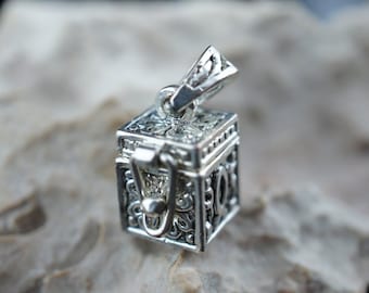 Vintage Designer  Silver tone  Prayer Box pendant charm open top circa minimalist   q112