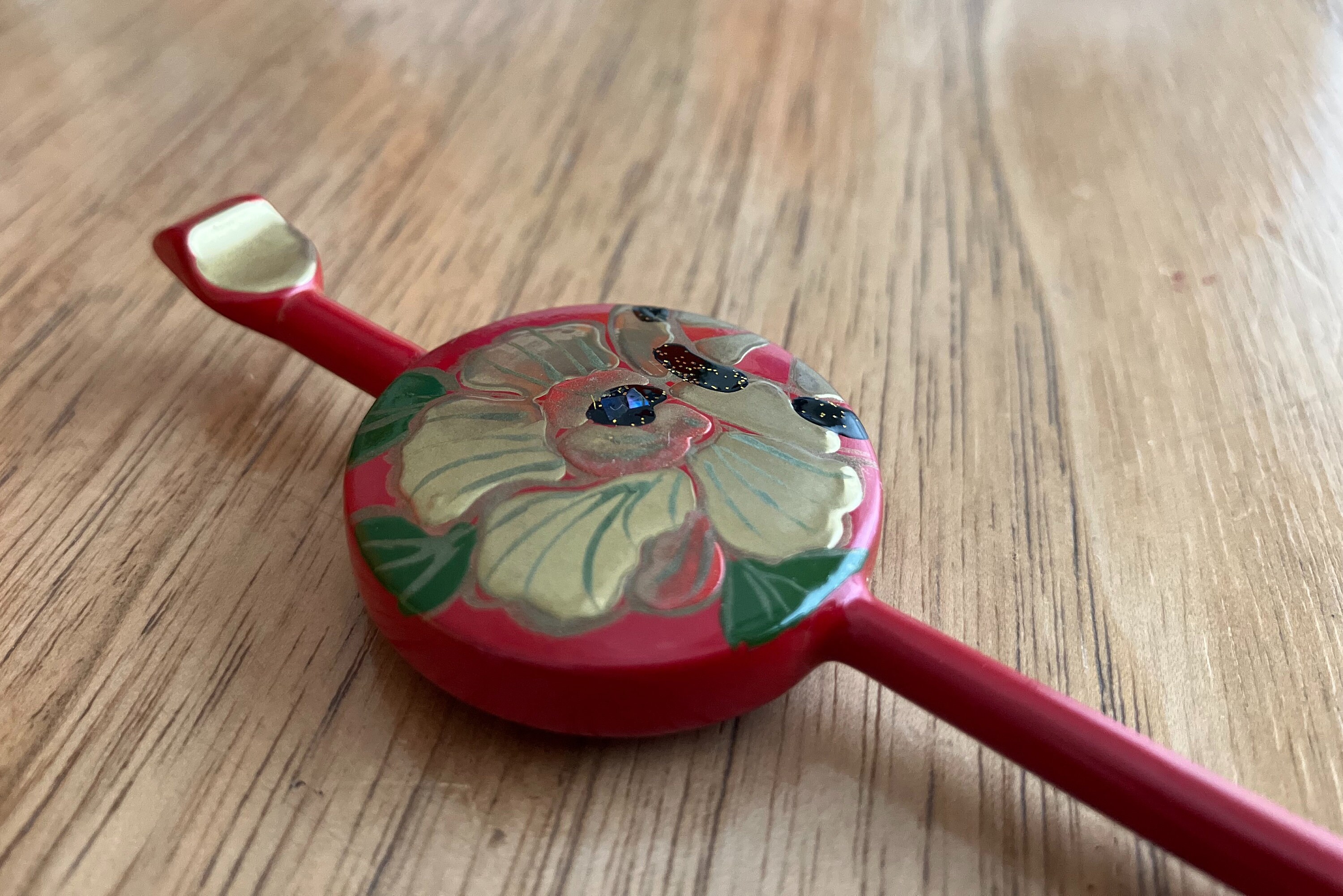 Antique Asian laquered hair stick Vintage Japanese Red Lacquer Hair Stick : Gold Floral Motif  main image 4