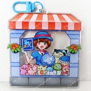 R/S/E PKMN Department Dept Store Girl | Chaveiro de acrílico de 3 lados grande com dois lados | Presente para fãs de Poke e Anime, Nerds, Kawaii, videogame TCG