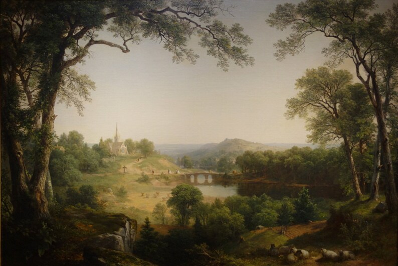 K&ouml;nnte beinhalten: Ein Gem&auml;lde, das eine &uuml;ppige gr&uuml;ne Landschaft mit einer kleinen Kirche in der Ferne zeigt. Die Szene zeigt einen gewundenen Fluss, eine Br&uuml;cke und eine Vielzahl von B&auml;umen, darunter eine gro&szlig;e Eiche im Vordergrund.