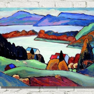 Pu&ograve; includere: Dipinto di paesaggio astratto con un lago e montagne blu, verdi e arancioni. L'opera raffigura una scena serena con alberi stilizzati, case e colline, evocando un senso di tranquillit&agrave;.