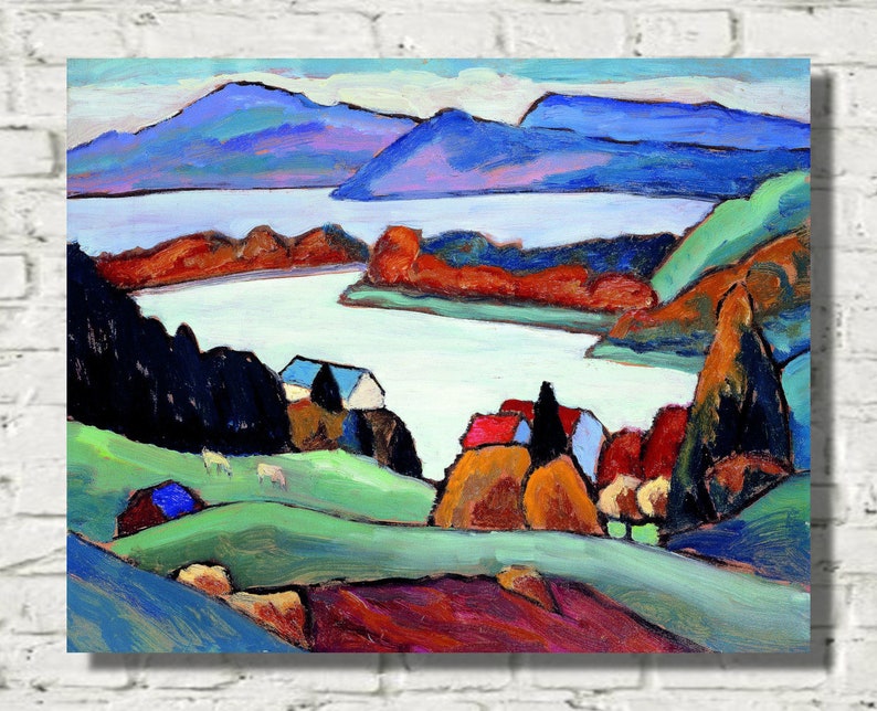 Pu&ograve; includere: Dipinto di paesaggio astratto con un lago e montagne blu, verdi e arancioni. L'opera raffigura una scena serena con alberi stilizzati, case e colline, evocando un senso di tranquillit&agrave;.