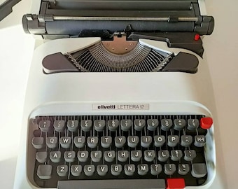 Machine à écrire Olivetti lettera 12
