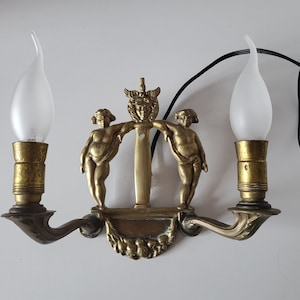 Bronze wall lamp with cherub angels