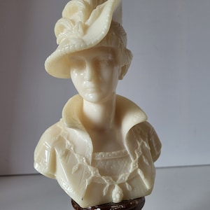 Buste de femme, modelé d'après Arnoldo Giannelli
