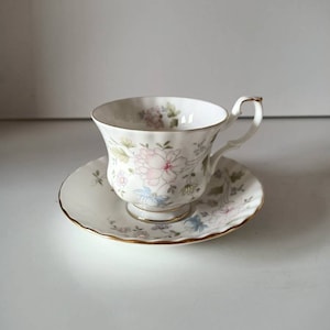Taza de té de flores Royal Albert Meadow con platillo