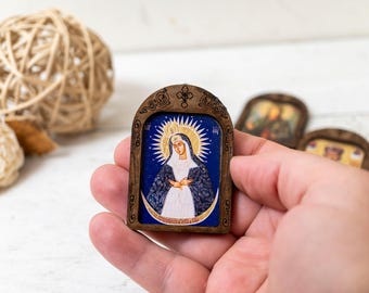 Icono de la Virgen María de Ostrabranska: Icono de bolsillo de madera hecho a mano sobre seda.
