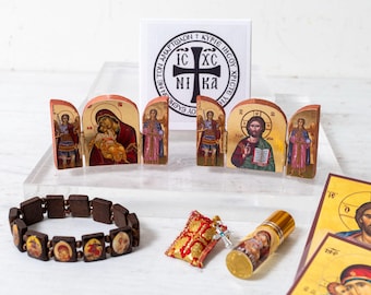 Conjunto cristiano hecho a mano con filactón de trípticos, aceite y pulsera en caja ICXC NIKA.