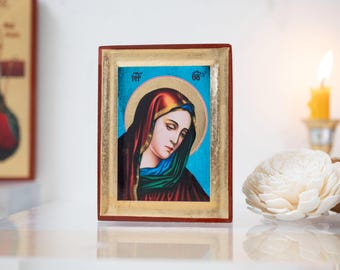 Icono artesanal de Nuestra Señora de los Dolores: Arte bizantino con pan de oro.